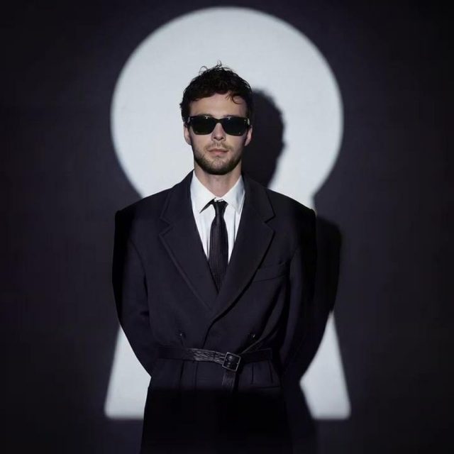 Макс Барських представив музичну відеолистівку «Не складається»